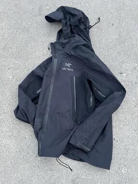 ARC’TERYX ARCTERYX US Men’s M Black Beta SL Hybrid Hooded Rain Jacket READ